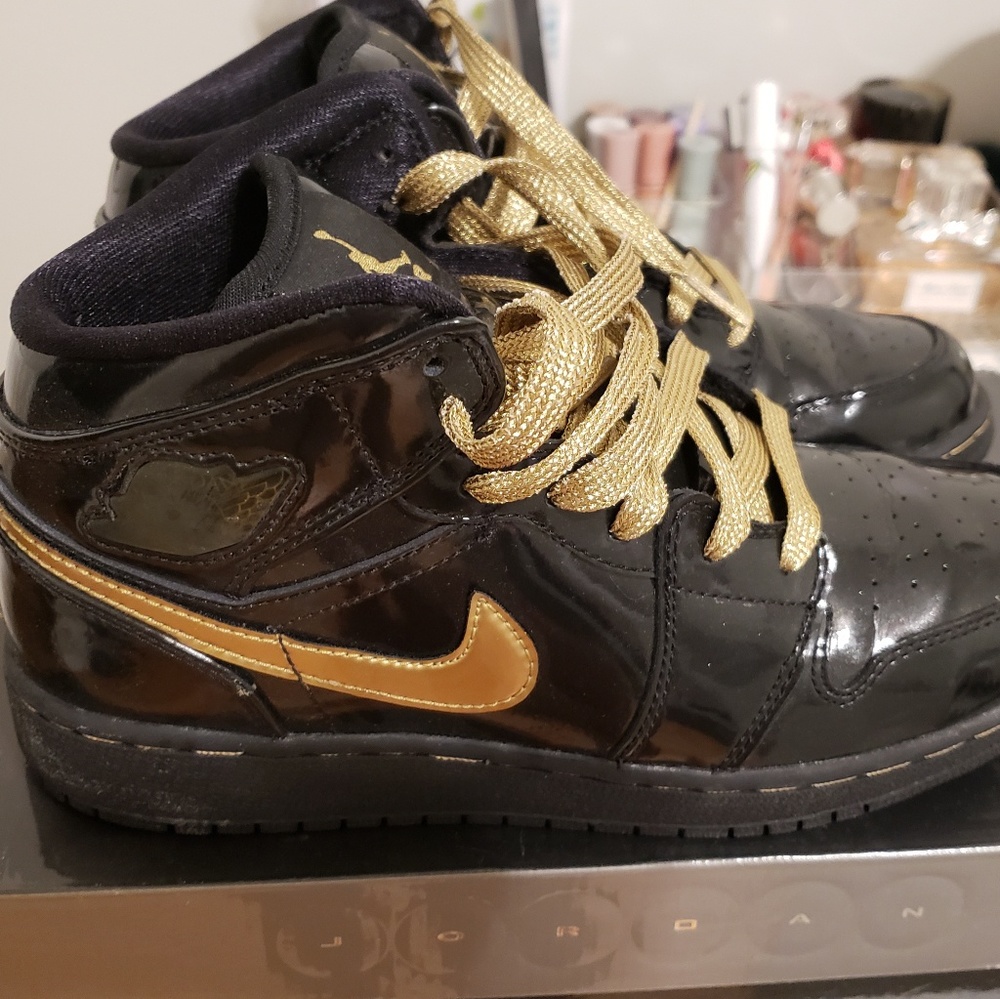 Air Jordan 1 Girls Black/Metallic Gold SZ 4.5